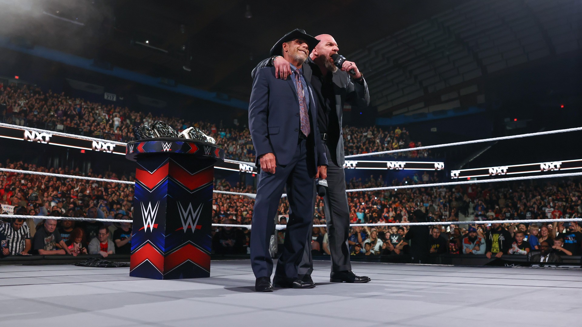 Triple H e Shawn Michaels deram início ao novo WWE NXT na CW