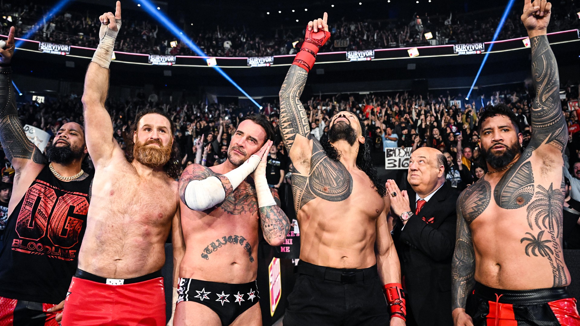 CM Punk e Bloodline de Roman Reigns celebram vitória no WWE Survivor Series