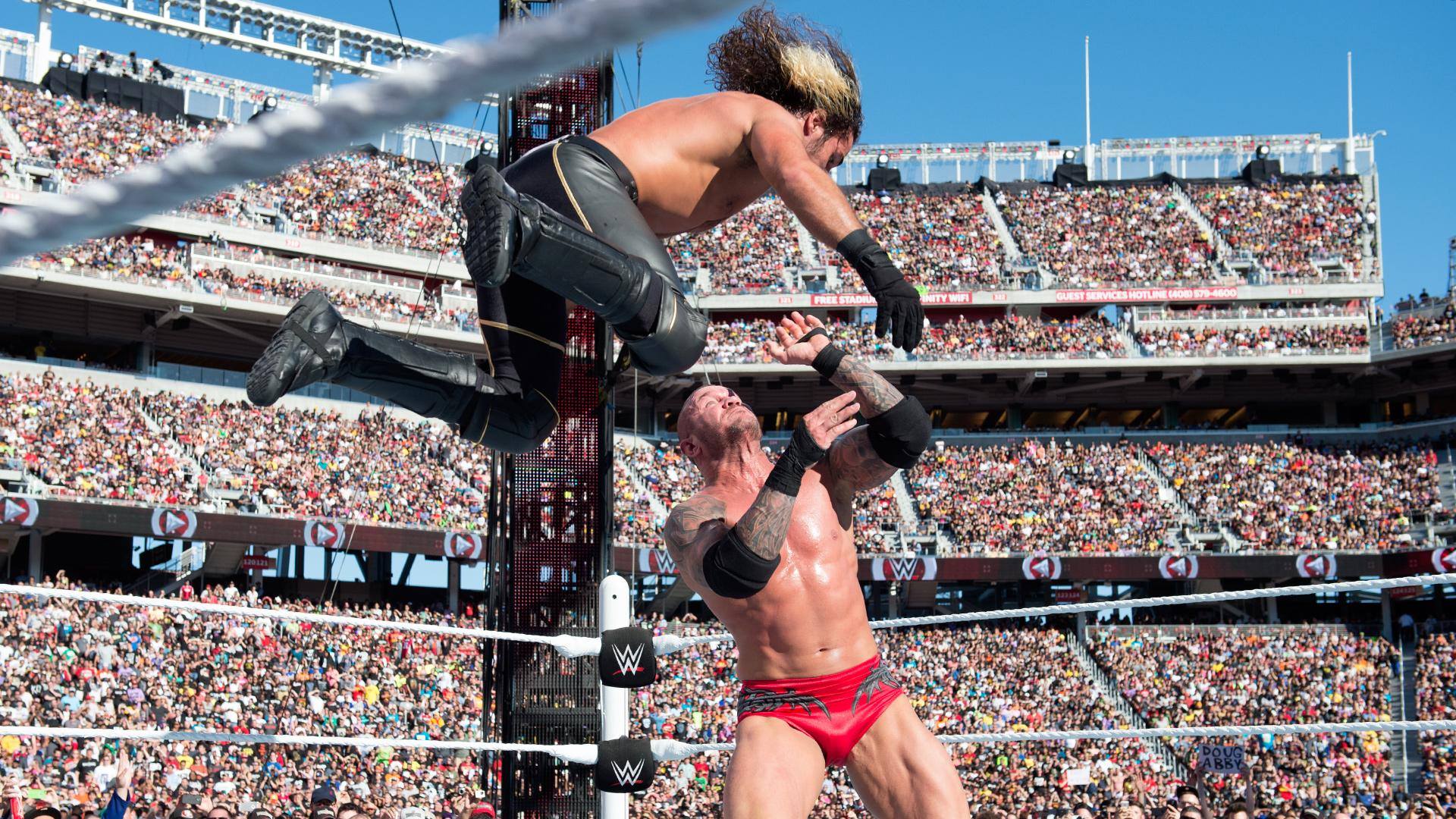 Seth Rollins recebe RKO de Randy Orton na WrestleMania 31