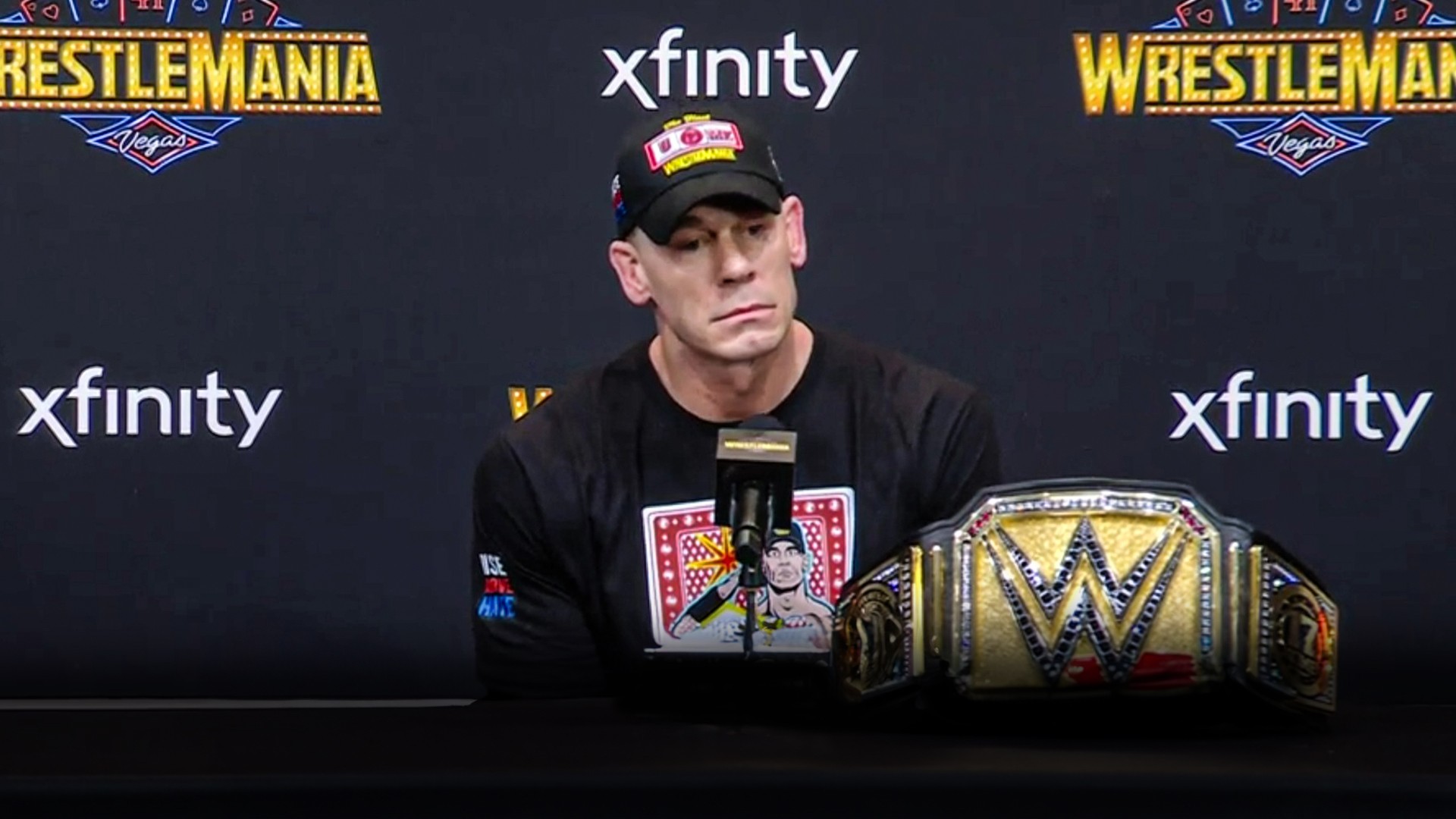 John Cena engana fãs em evento da WWE
