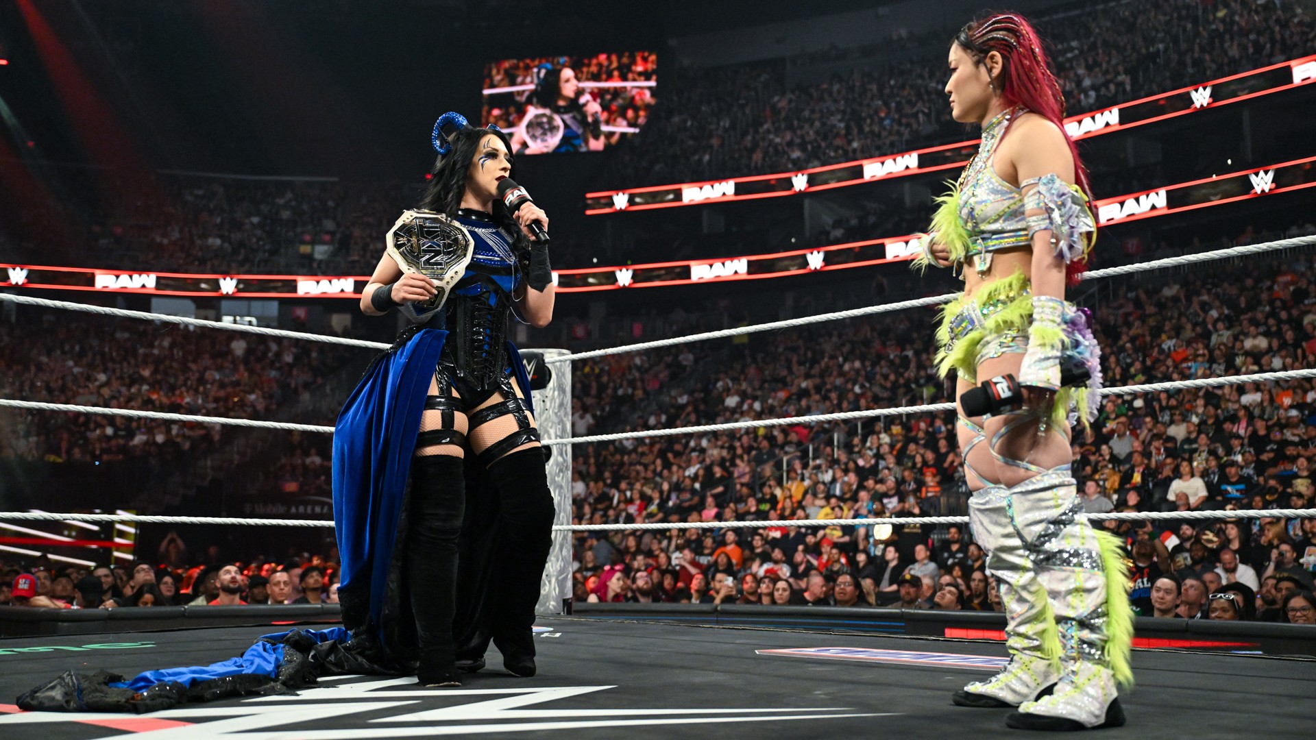 Stephanie Vaquer e IYO Sky no WWE Raw