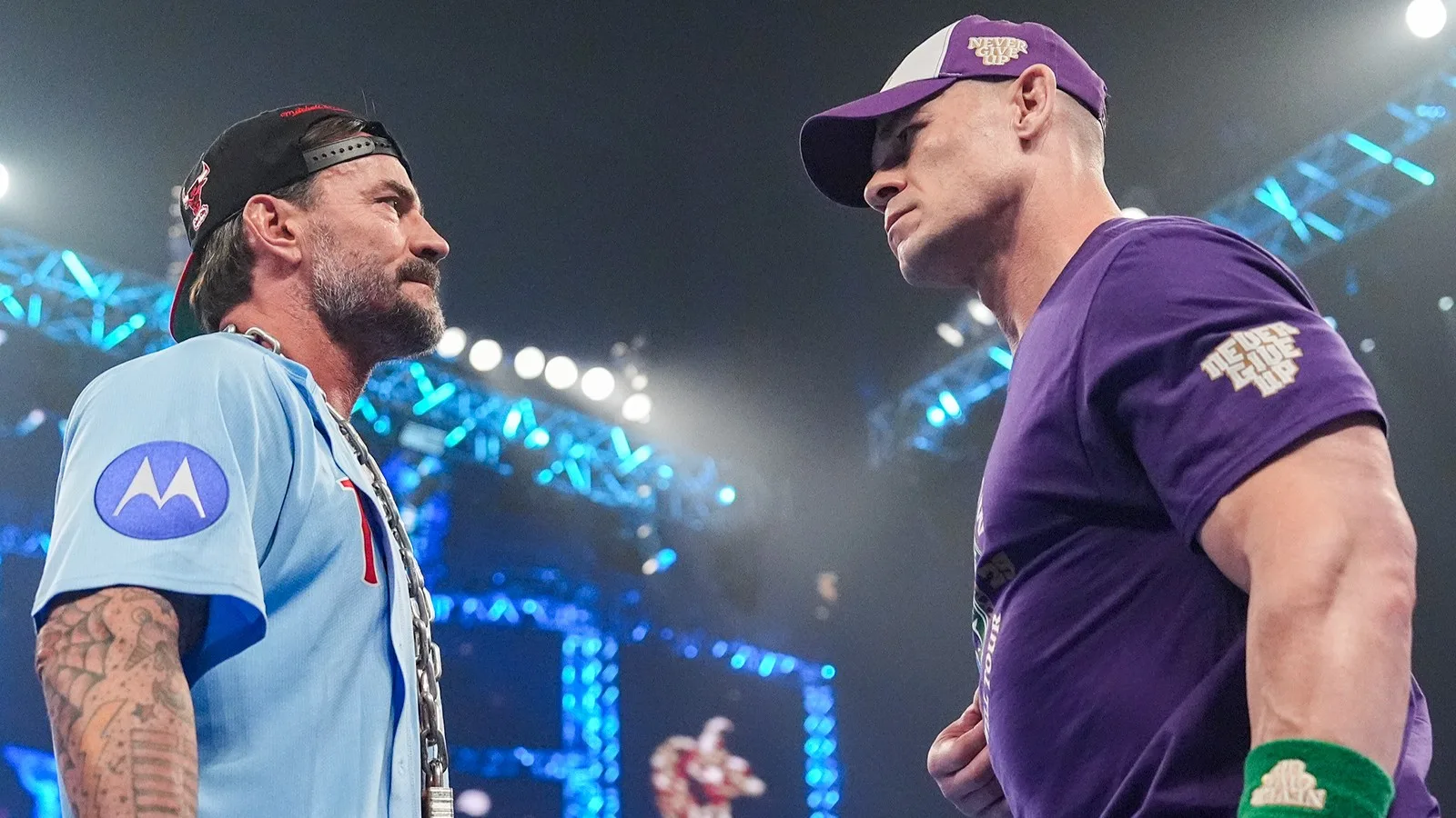 CM Punk sai do personagem em momento emocionante com John Cena