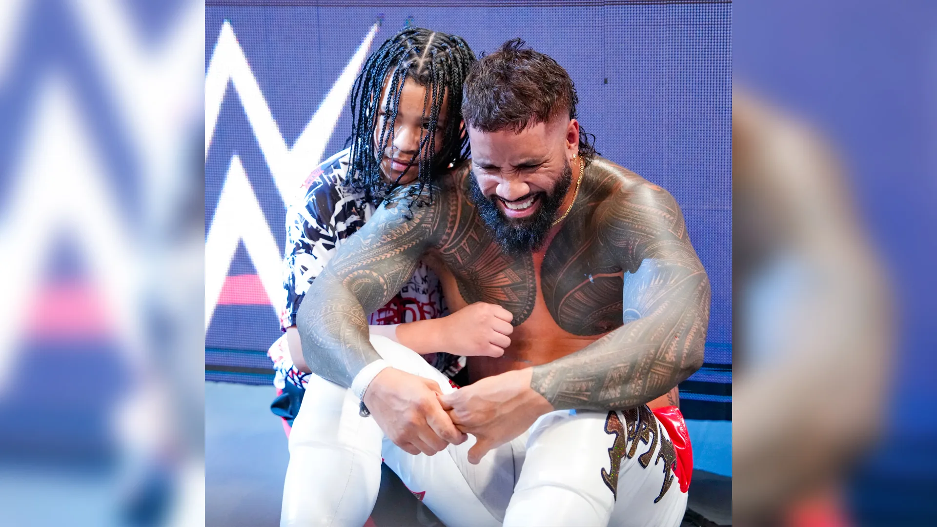 Jey Uso e seu filho no WWE Raw