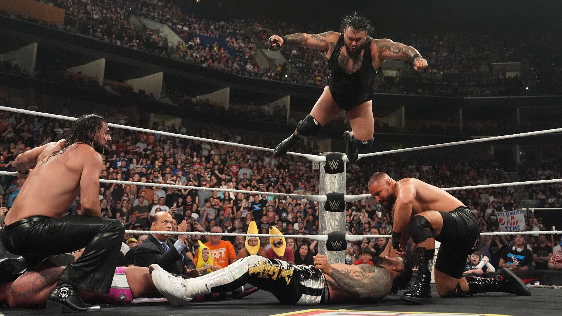 Jey Uso atacado no WWE RAW