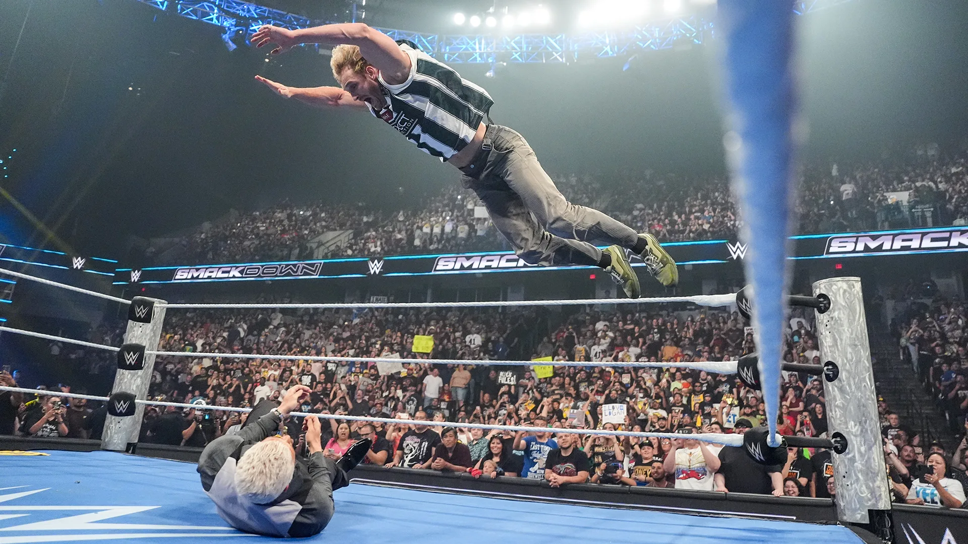 Logan Paul comete botch hilário no WWE SmackDown