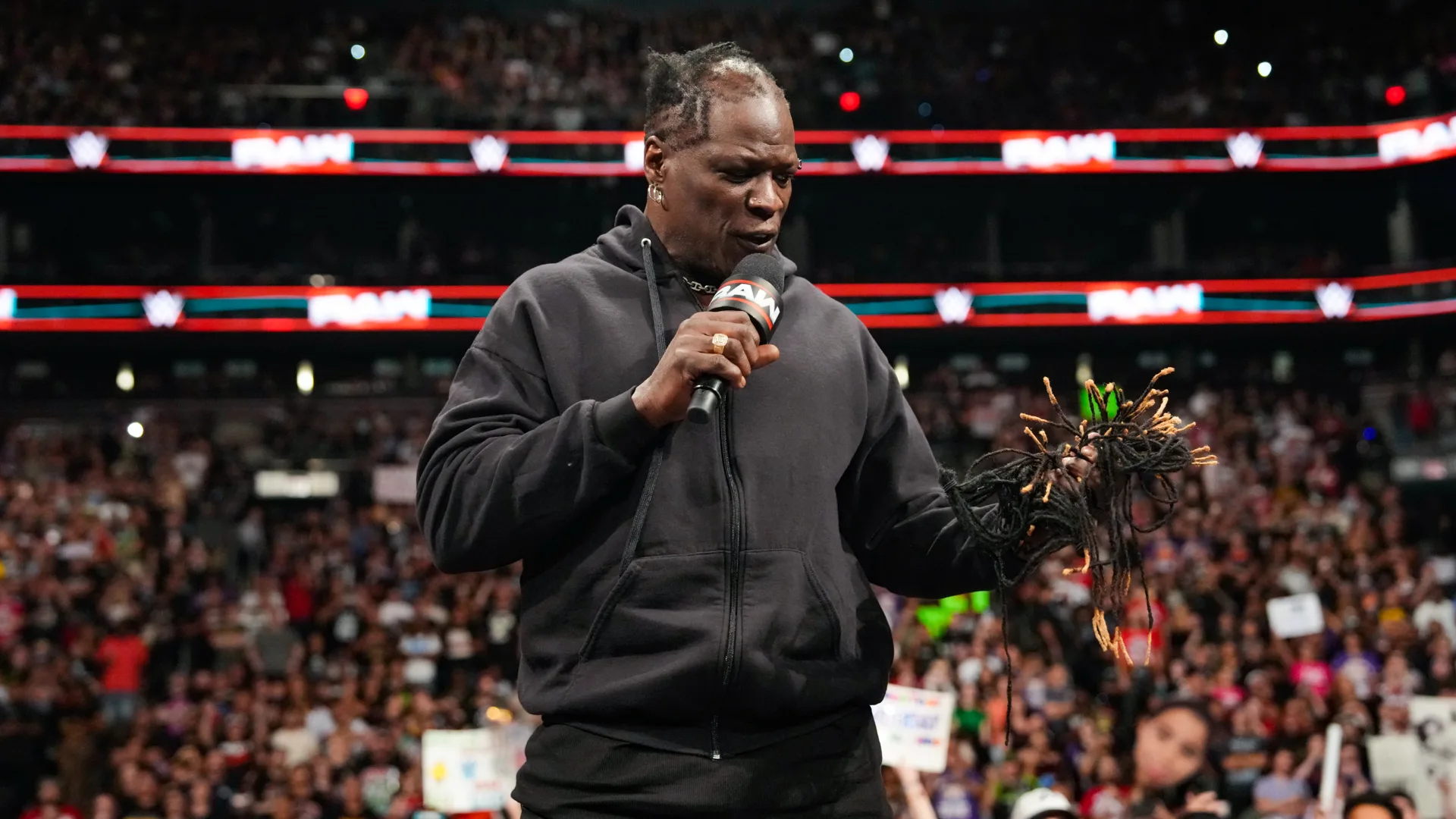R-Truth agora é Ron Killings
