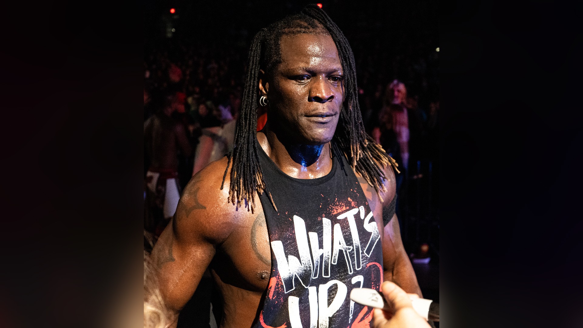 Executivo da WWE emociona R-Truth após retorno