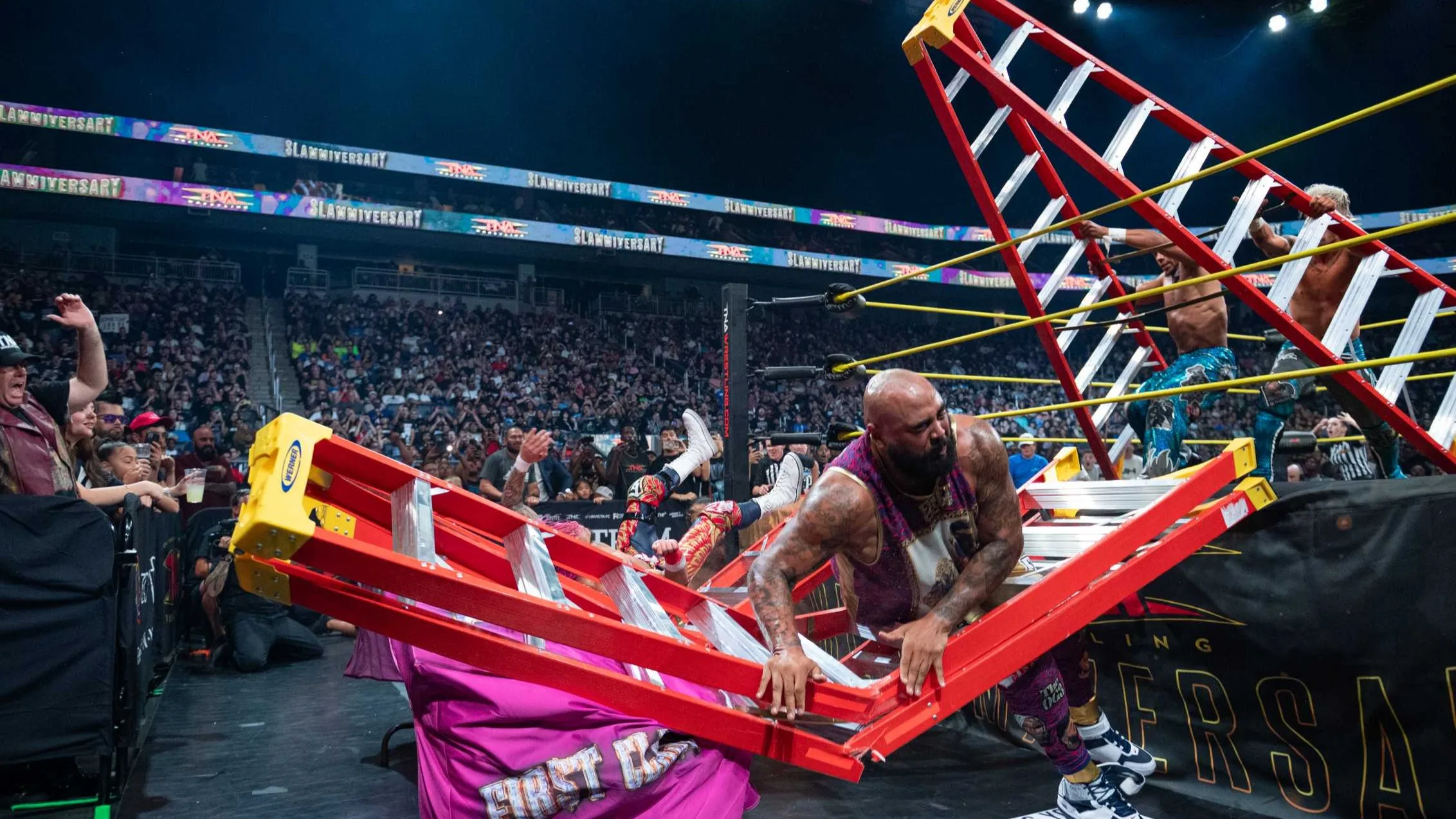 AJ Francis sofre queda perigosa no TNA Slammiversary