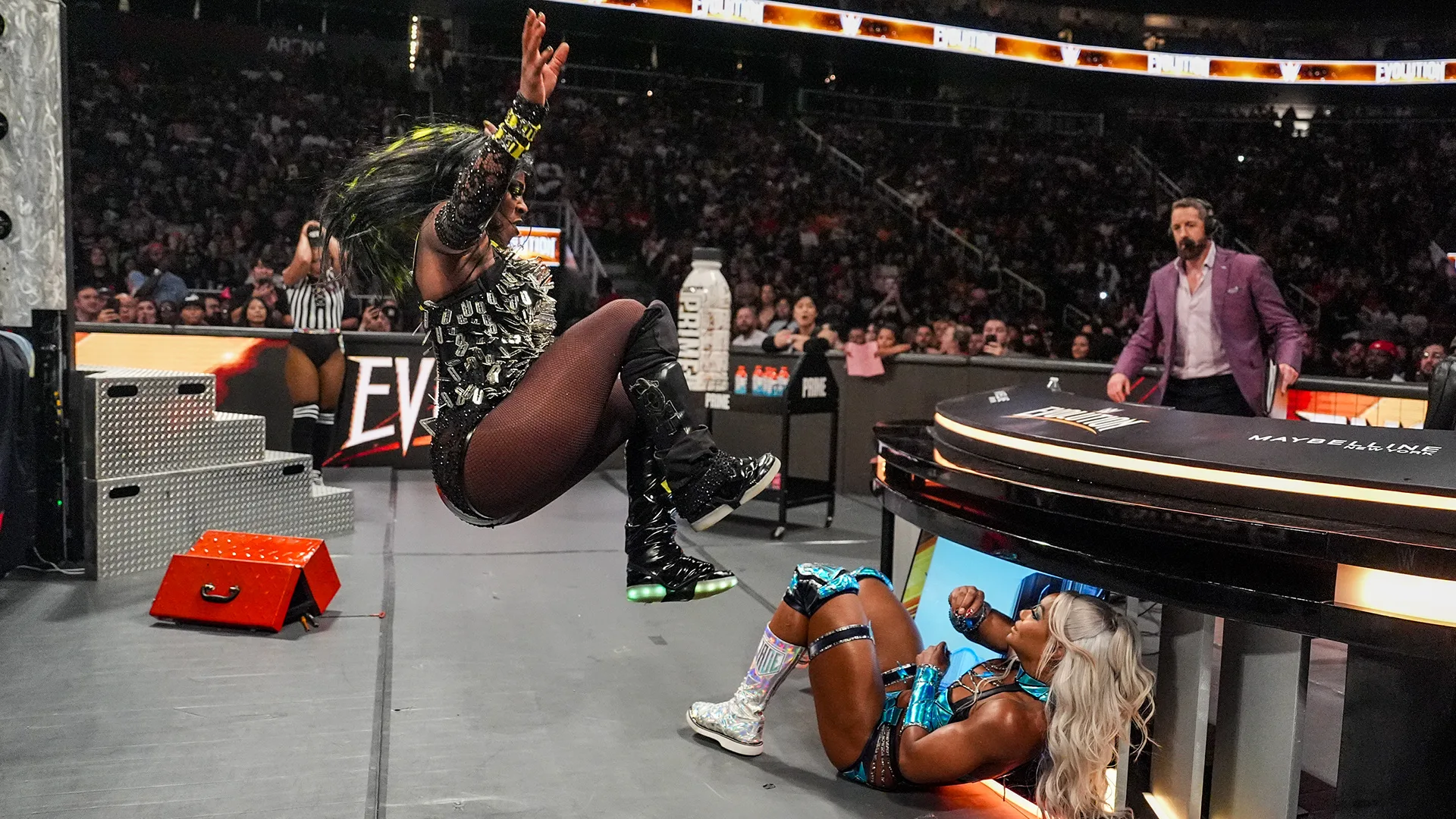 Bianca Belair mostra preocupação com Jade Cargill após queda brutal no WWE Evolution