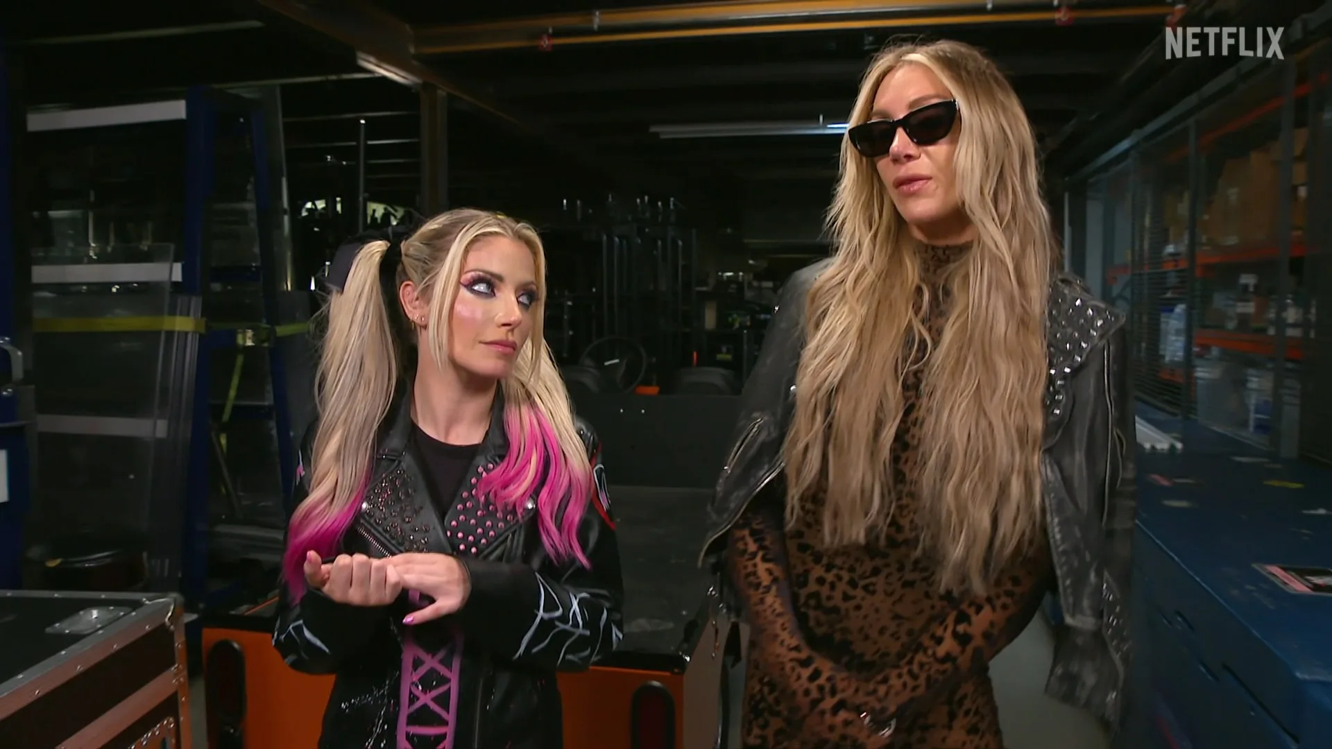 Alexa Bliss e Charlotte Flair formarão dupla em grande luta no Evolution 2