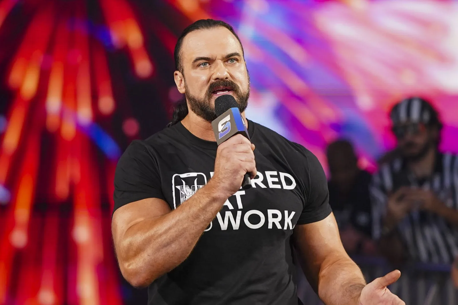 Drew McIntyre retorna ao WWE SmackDown e revela novo apelido