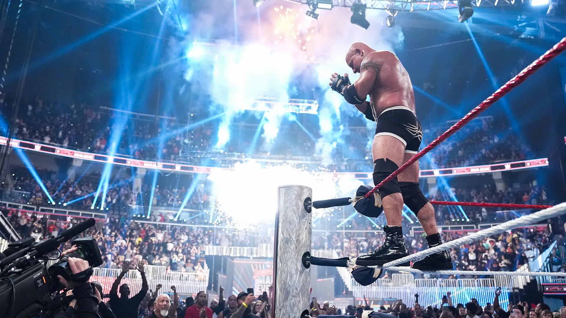 Goldberg pede desculpas à oficial da WWE