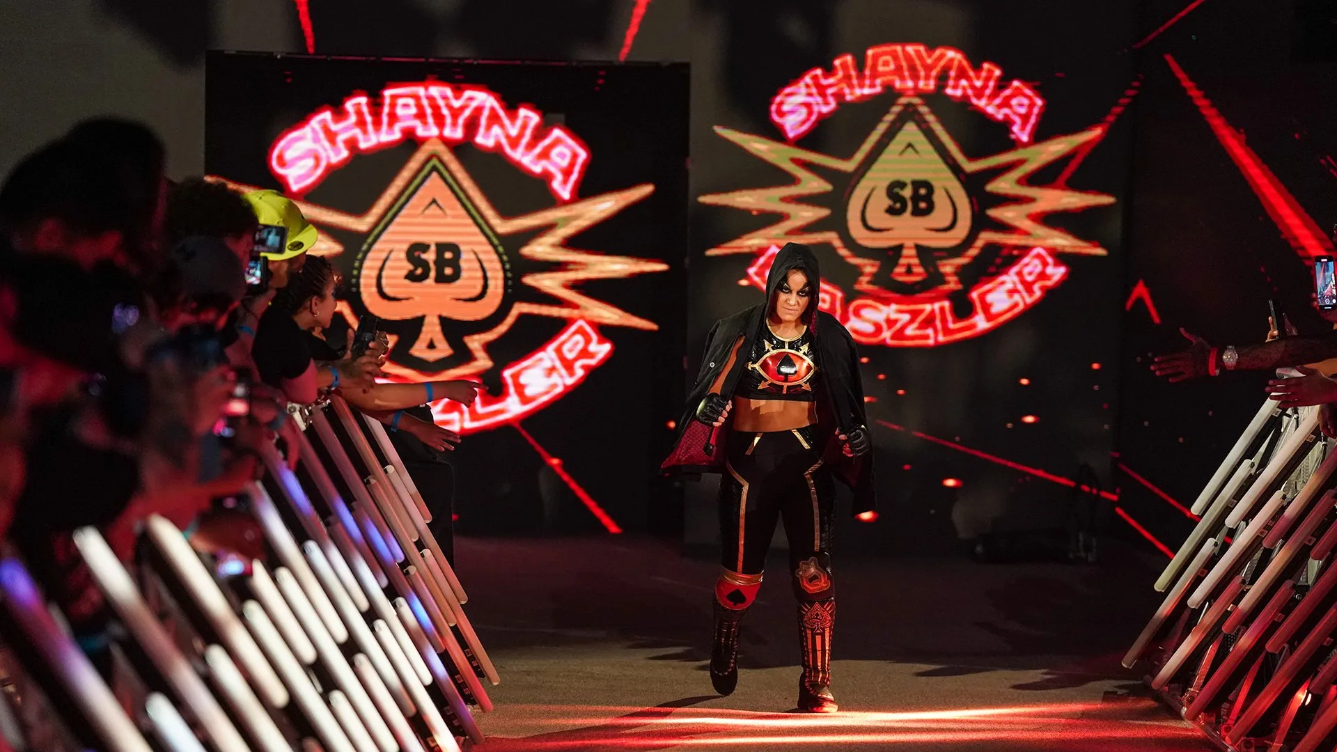Shayna Baszler retorna à WWE dois meses após demissão