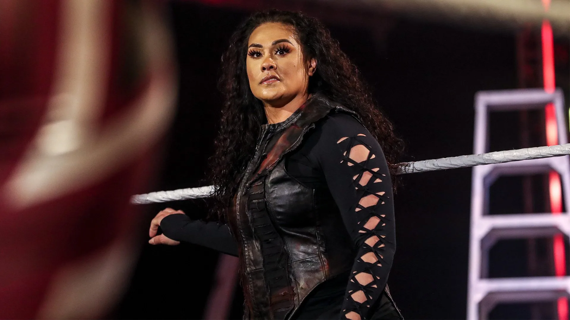 Tamina continua contratada pela WWE
