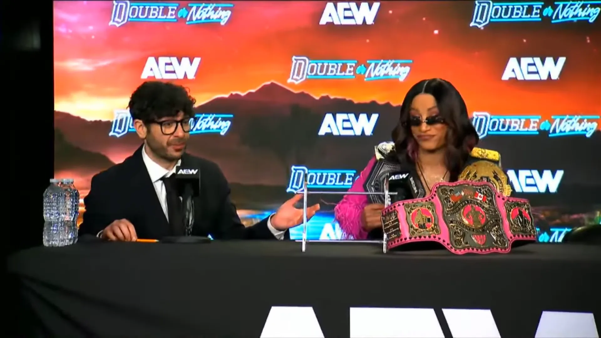 Tony Khan rechaça rumores sobre poder de Mercedes Moné na AEW