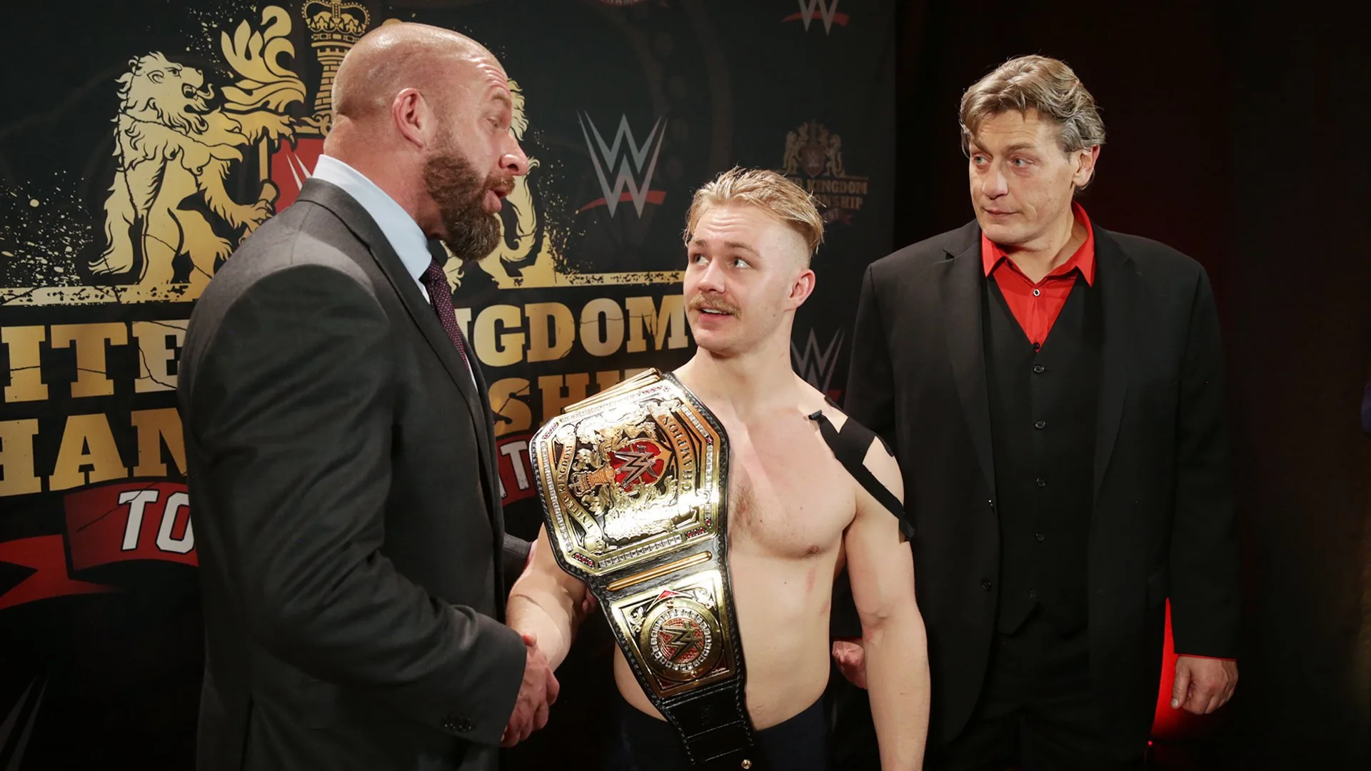 Triple H é criticado por fãs após sumiço de Tyler Bate da WWE
