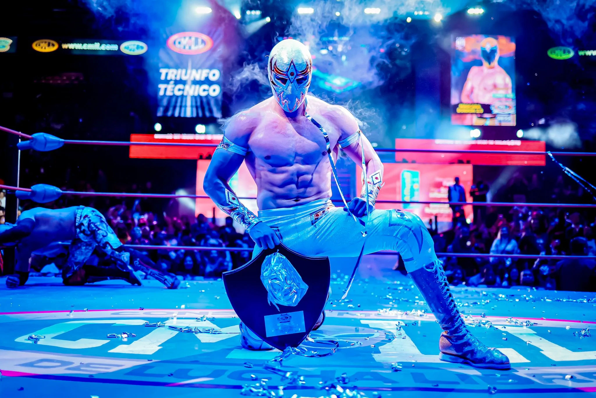 WWE pode acabar com a CMLL em 5 anos, afirma Meltzer