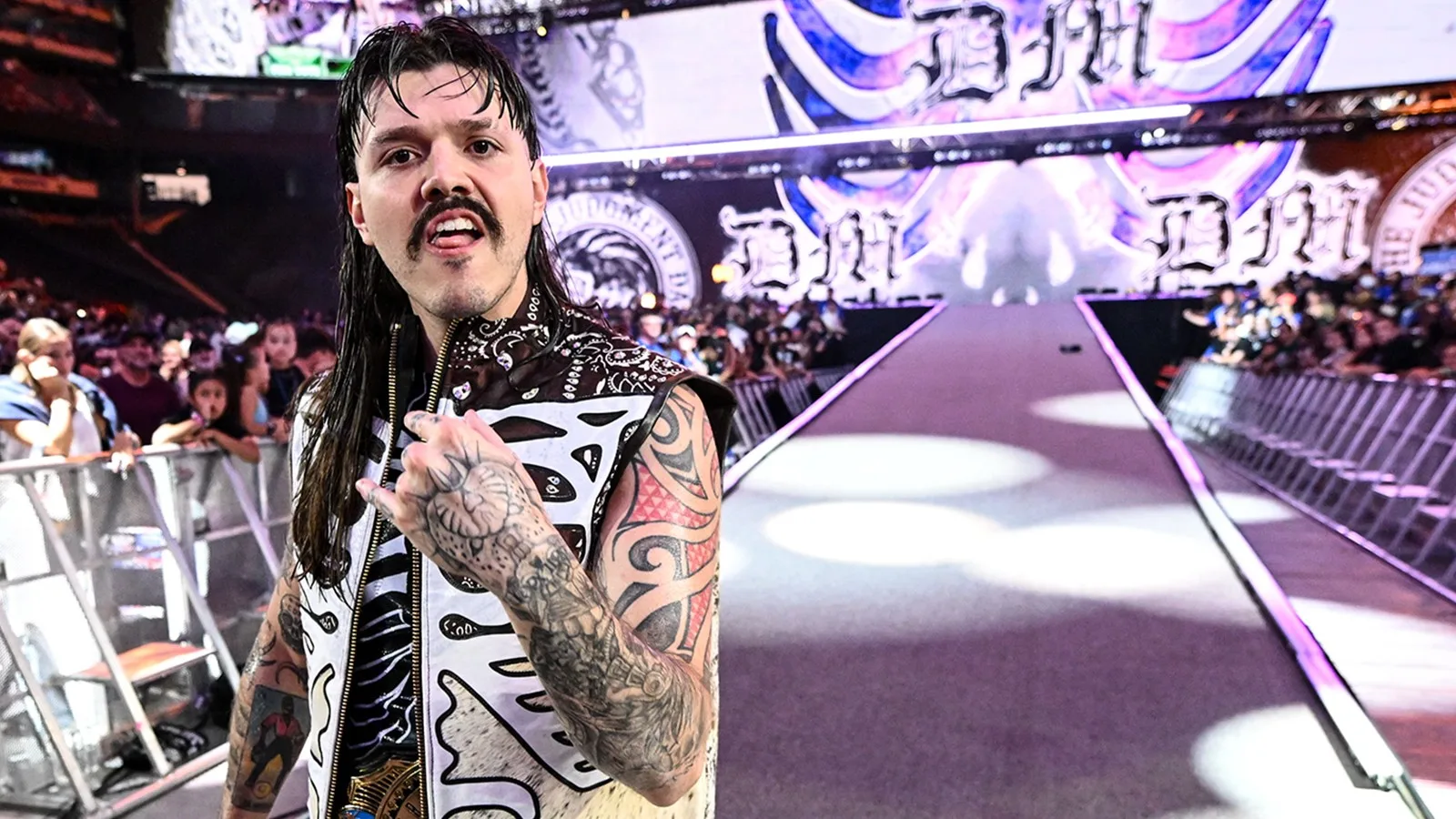 Dominik Mysterio tem raro momento fora do personagem no SummerSlam
