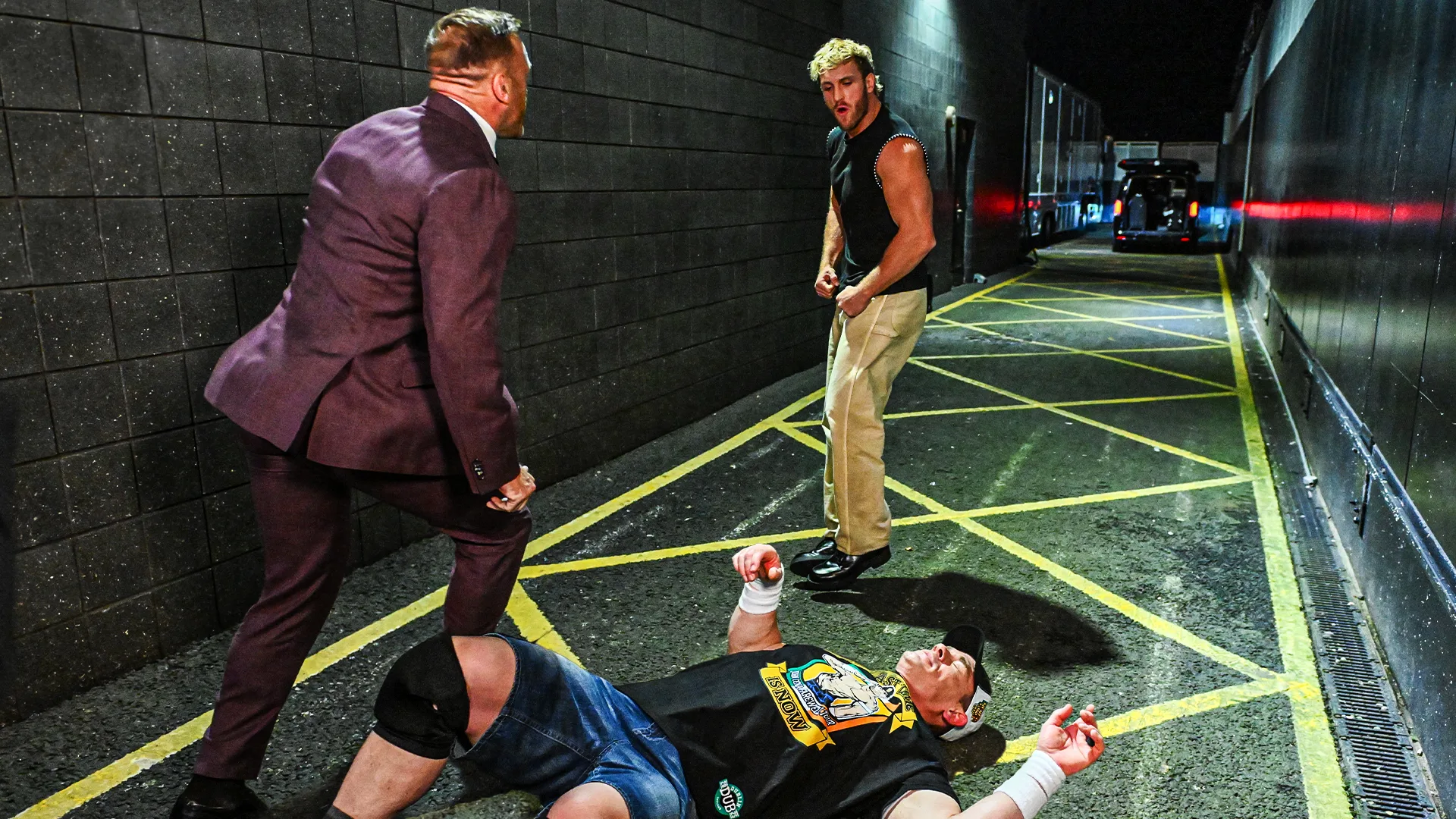 Logan Paul nocauteia John Cena nos bastidores do SmackDown; Nick Aldis menciona Brock Lesnar