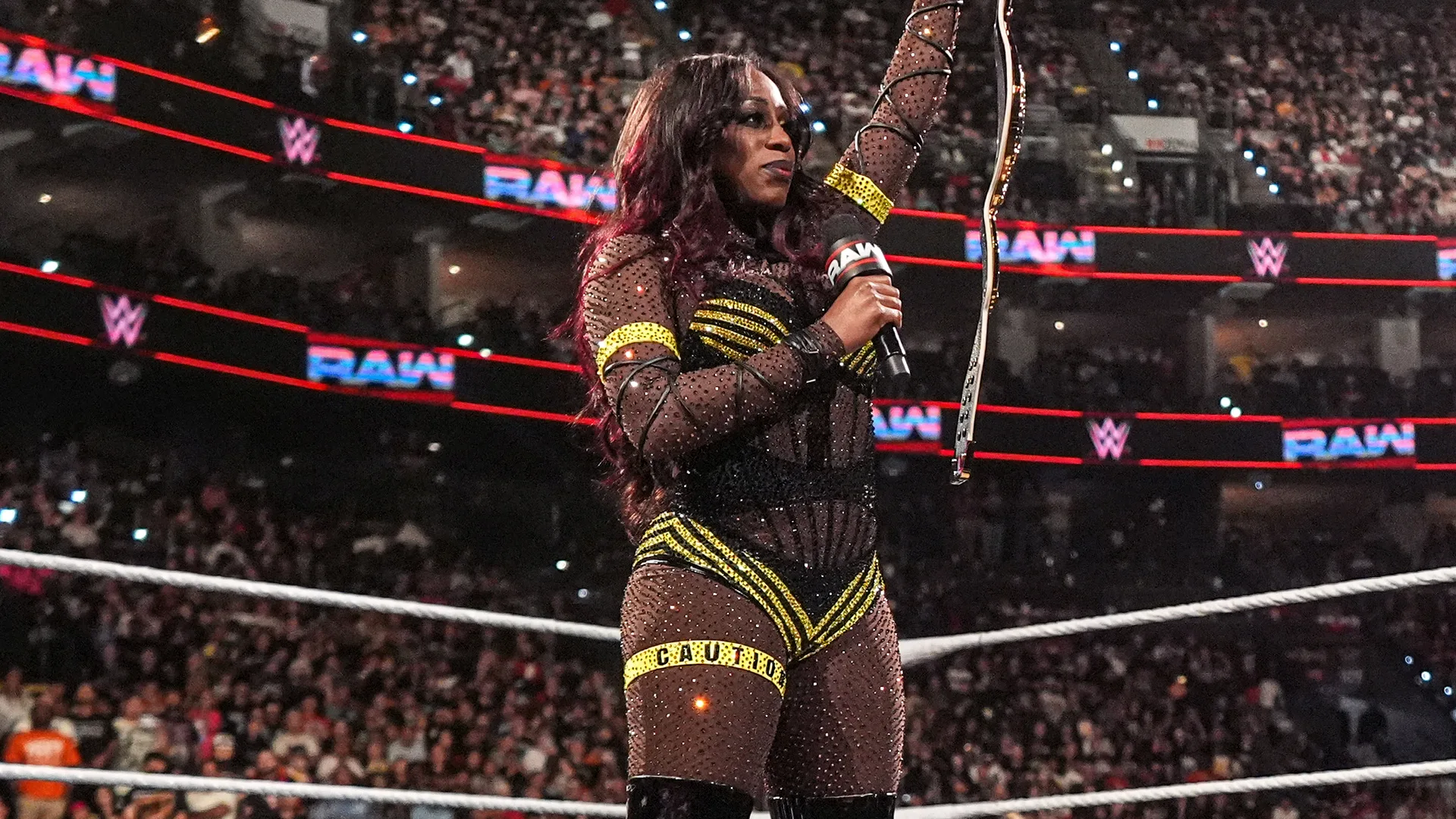 Naomi e Jimmy Uso anunciam gravidez no WWE Raw