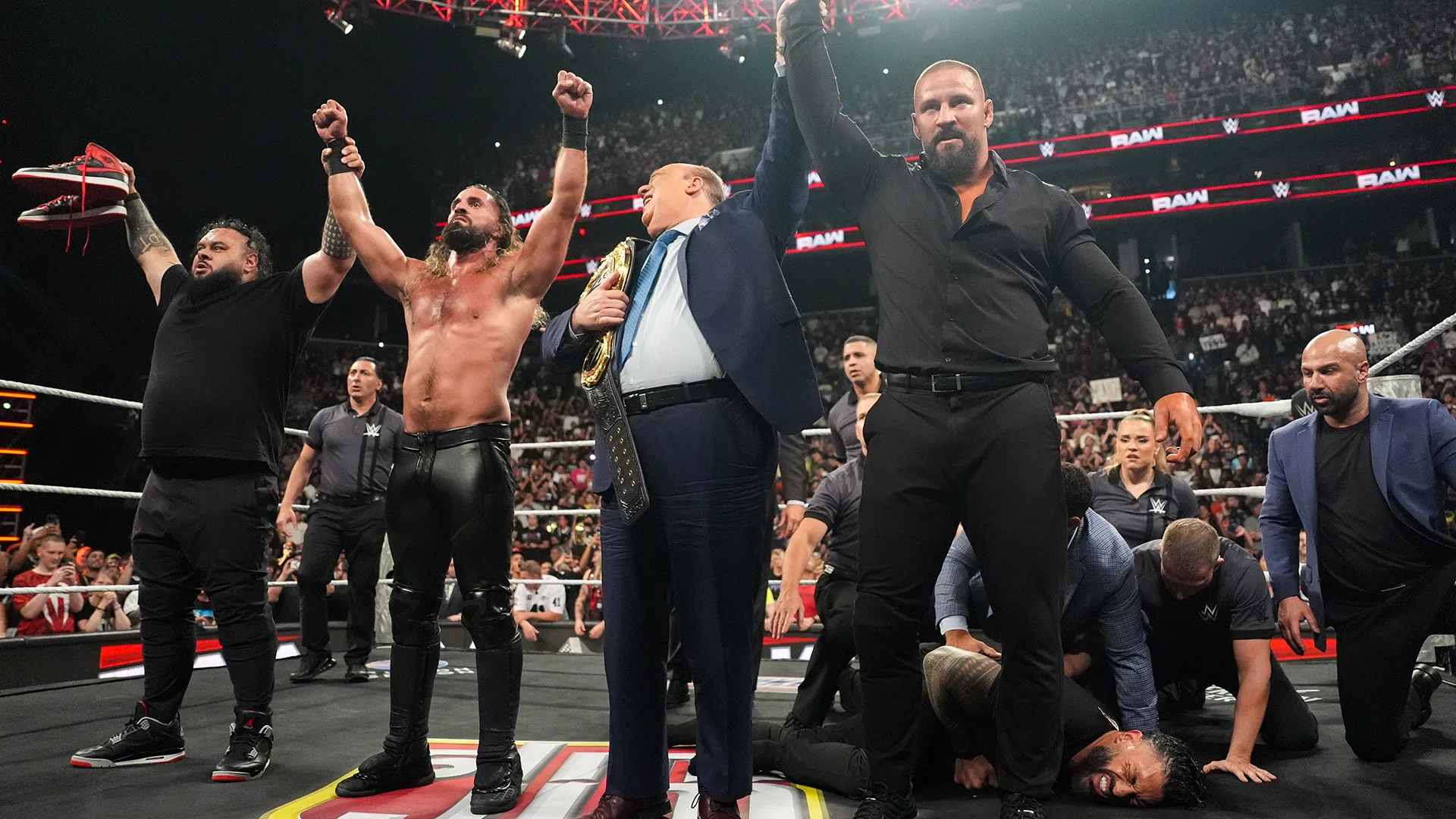 Grupo de Seth Rollins ataca Roman Reigns e CM Punk no WWE Raw