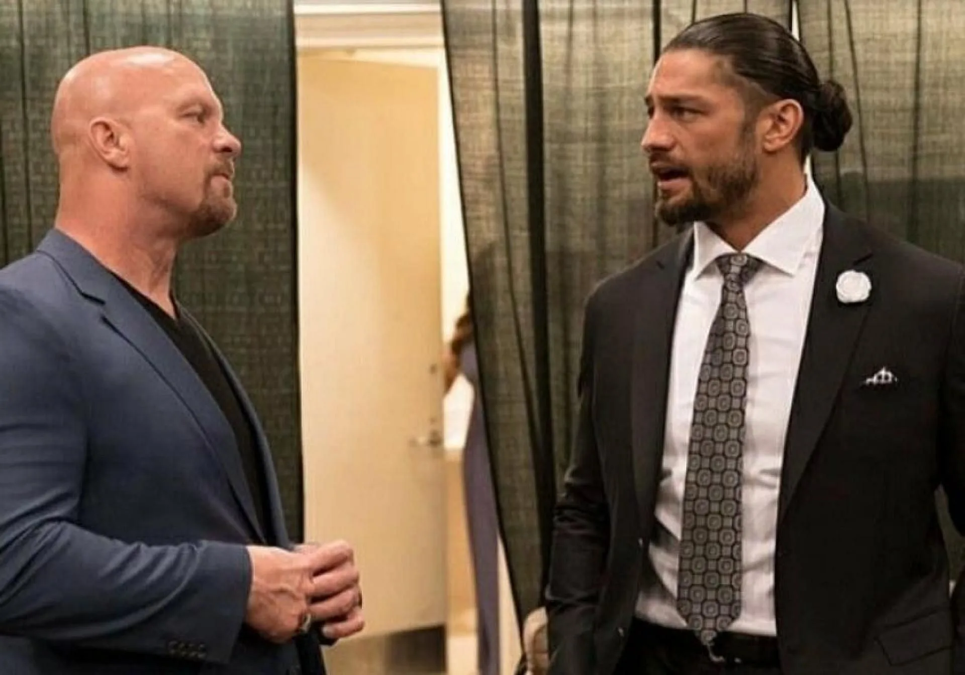 Roman Reigns alfineta Steve Austin em podcast de Stephanie McMahon