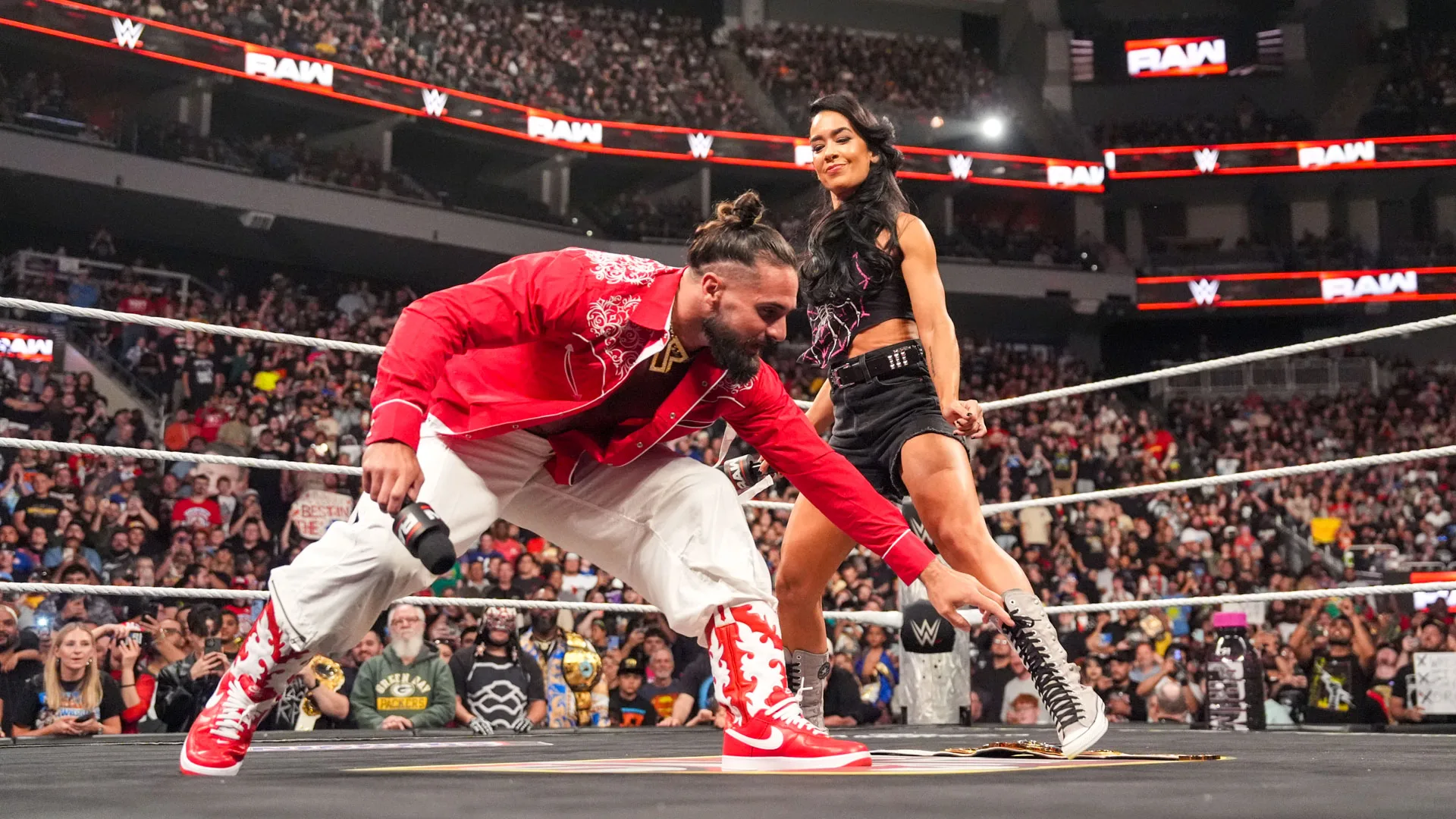 AJ Lee e CM Punk enfrentarão Seth Rollins e Becky Lynch no Wrestlepalooza