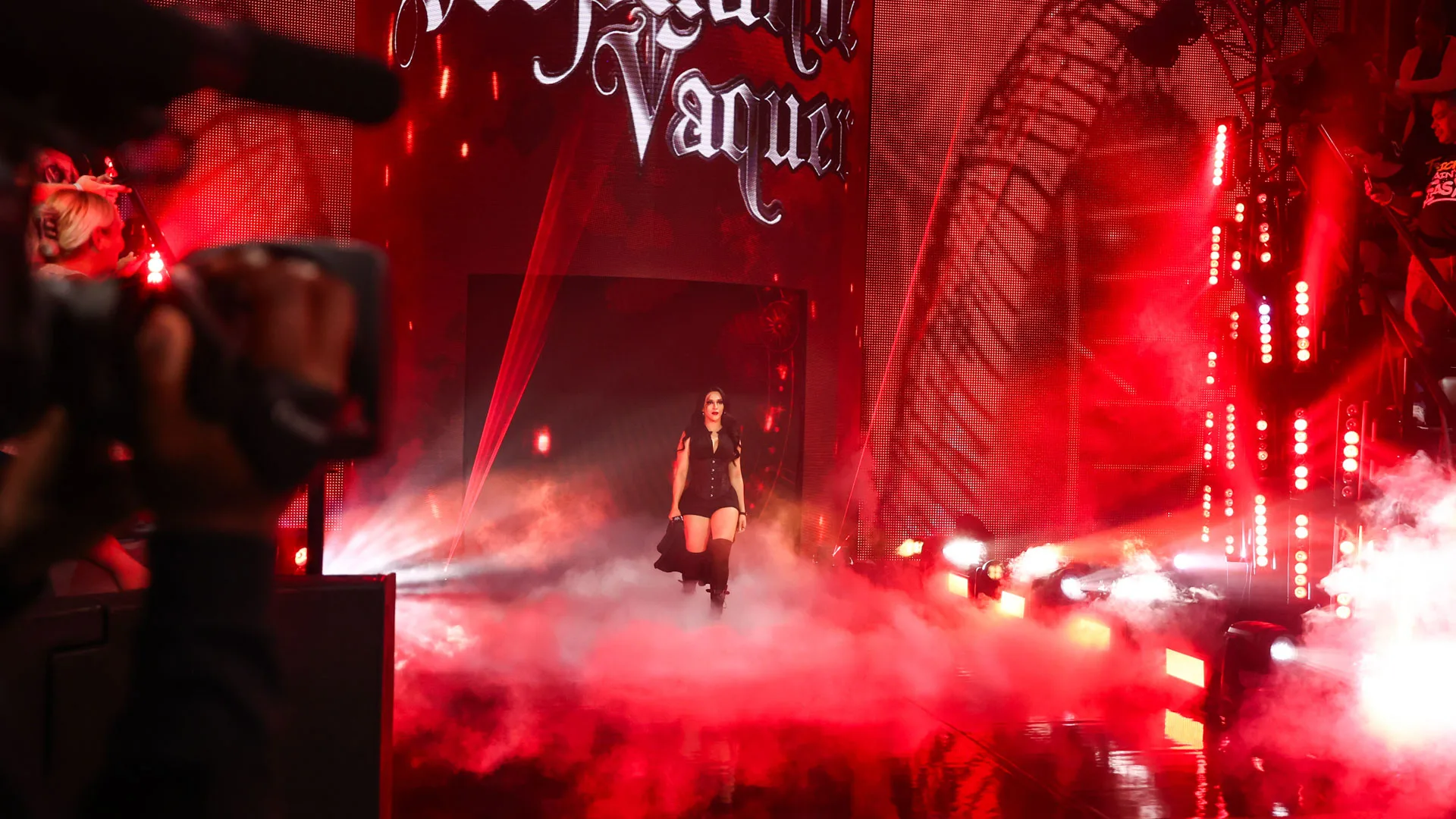 Stephanie Vaquer e estrelas do roster principal invadem o NXT