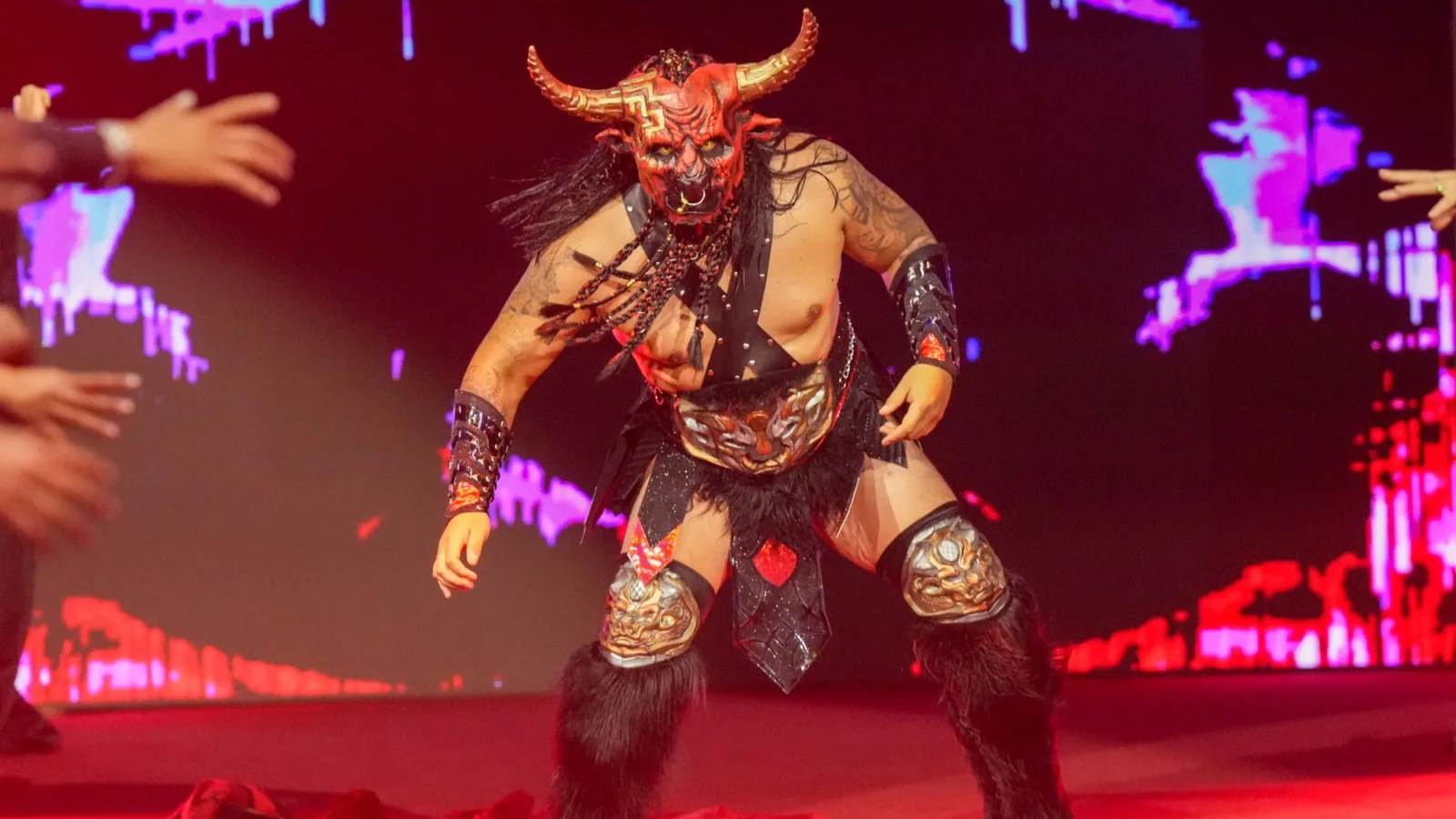 Astro da AAA, Taurus, atinge fã acidentalmente em evento no México