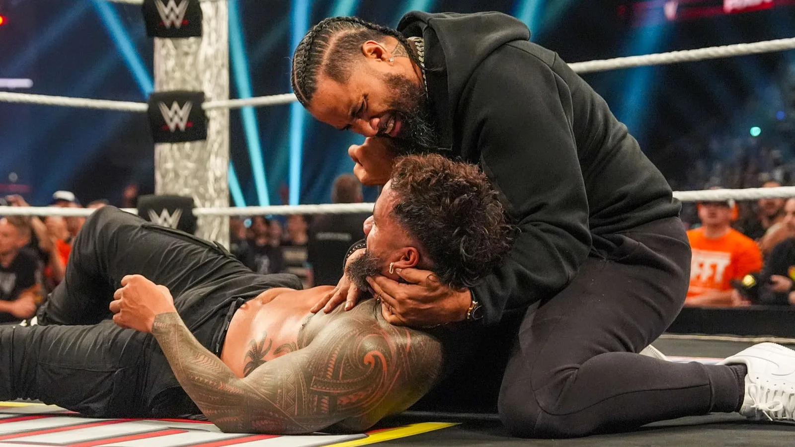 Usos sugerem grande anúncio antes do WWE RAW
