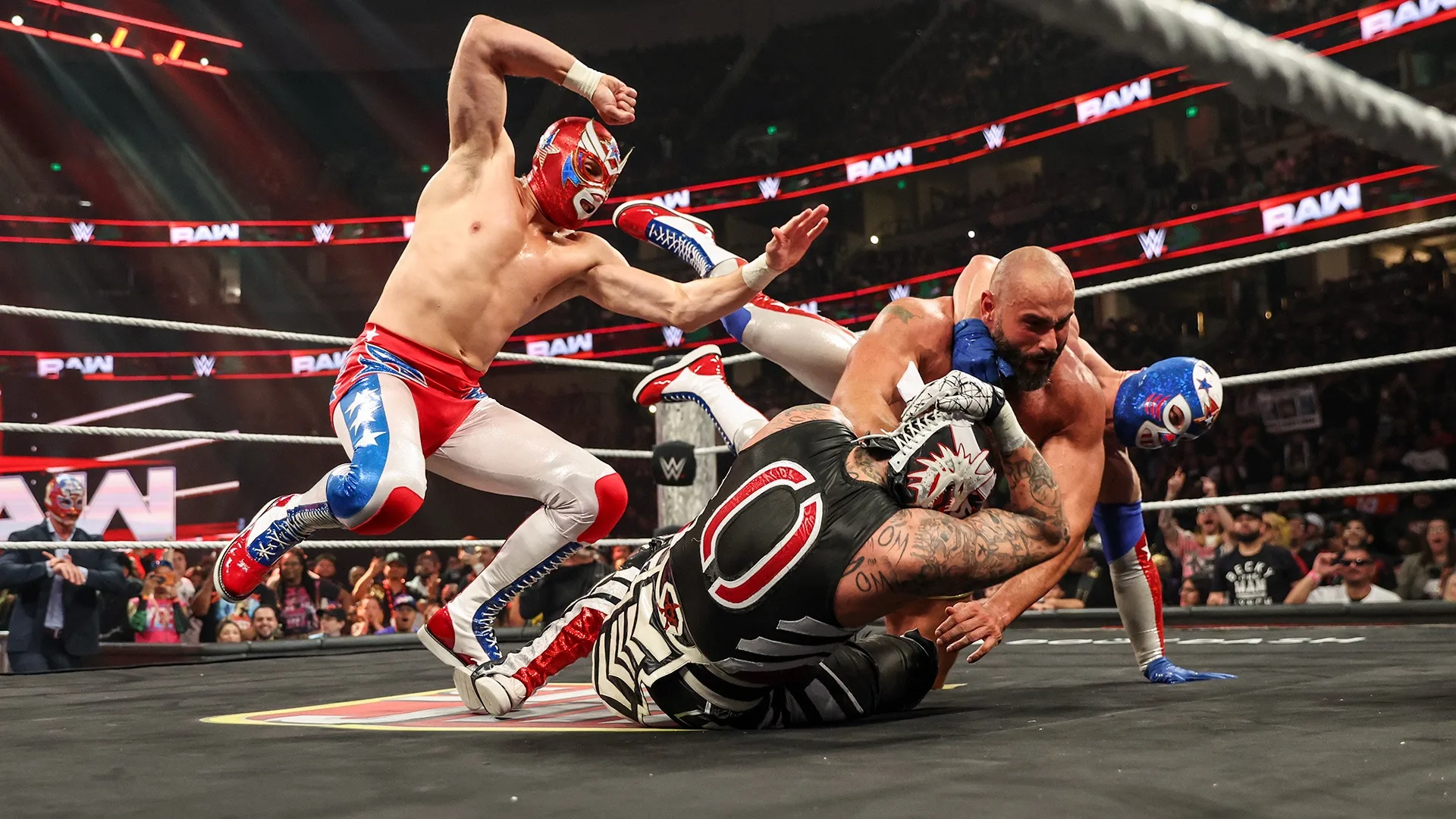 Triple Threat pelo título Intercontinental da WWE marcado para o SNME