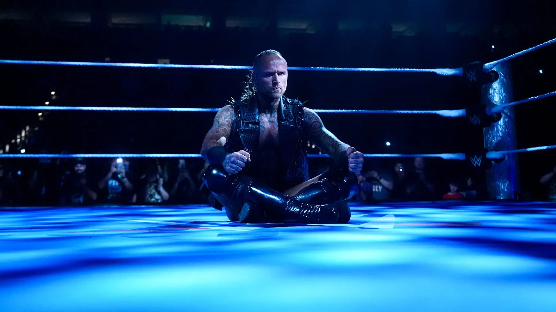 Aleister Black: “Vince McMahon pensava que meu personagem era um vampiro”