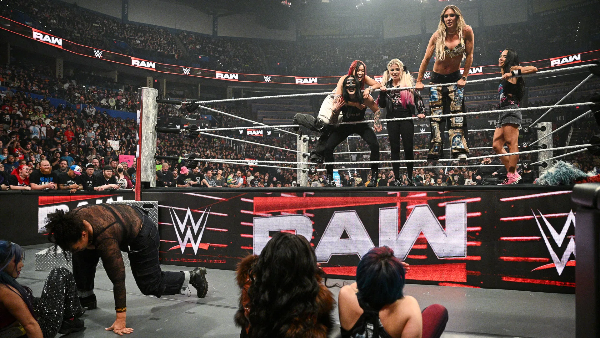 Rhea Ripley confirma uso de máscara em Survivor Series devido a fratura no nariz