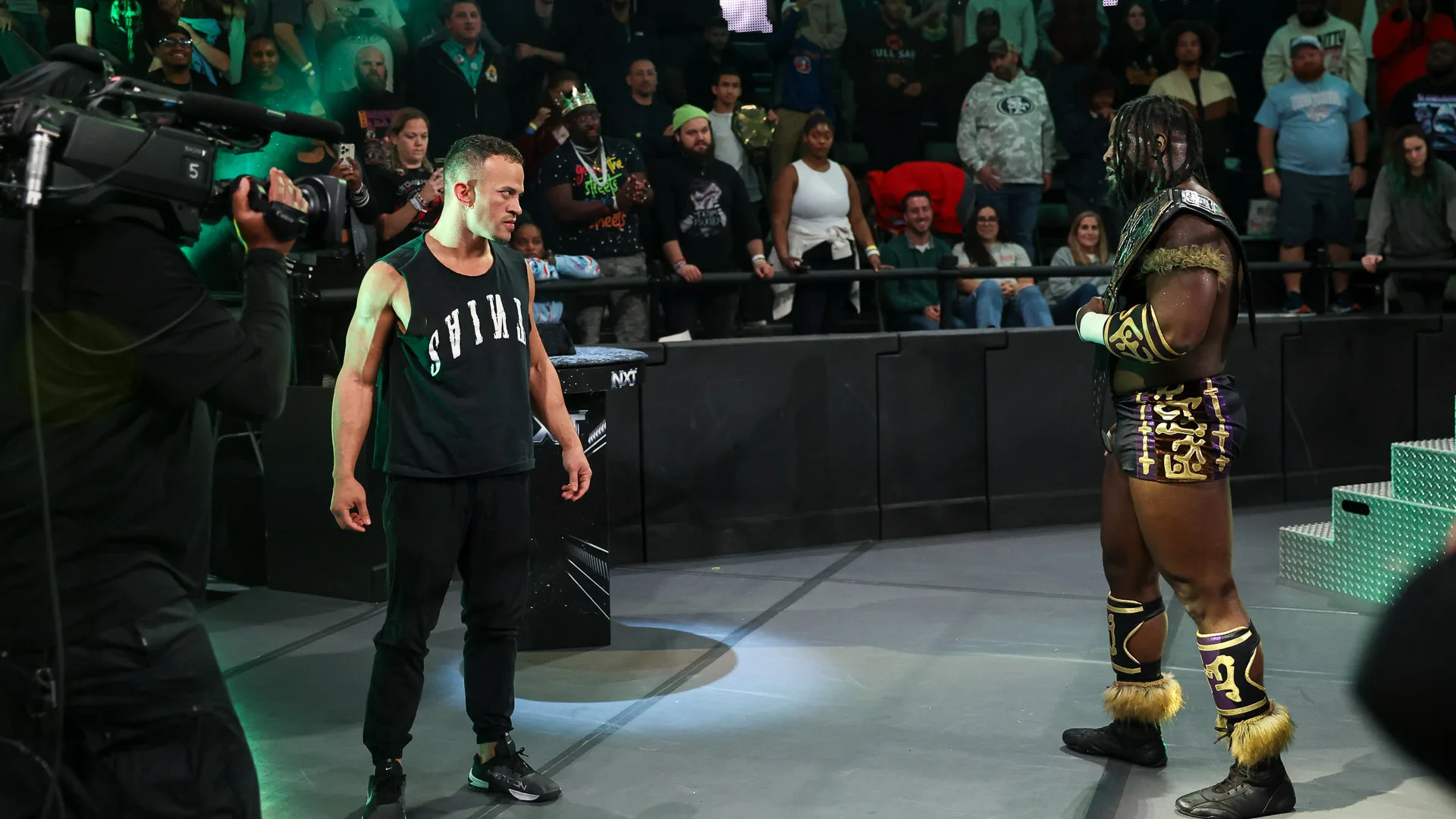 Oba Femi mantém o título do NXT após traição de Ricky Saints