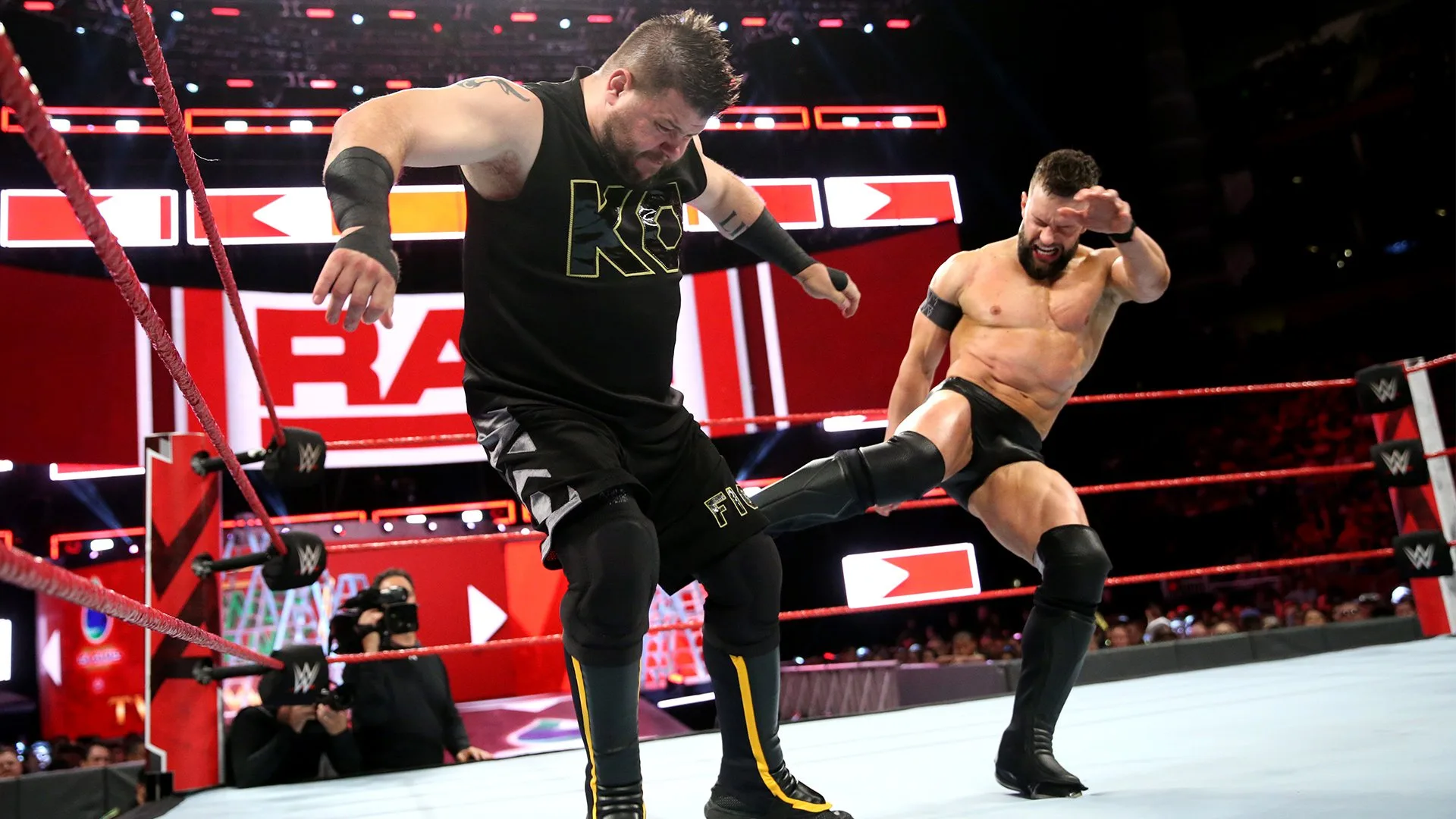 Finn Bálor explica vínculo emocional com Kevin Owens na WWE