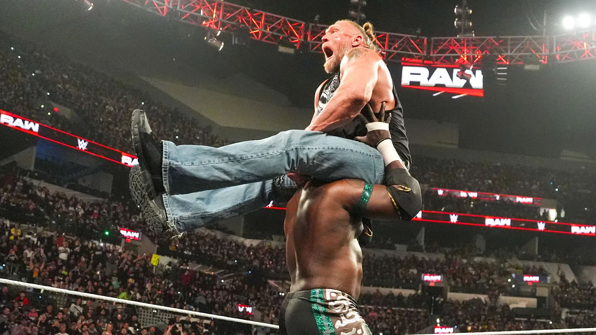 Brock Lesnar enfrentará Oba Femi na WrestleMania 42