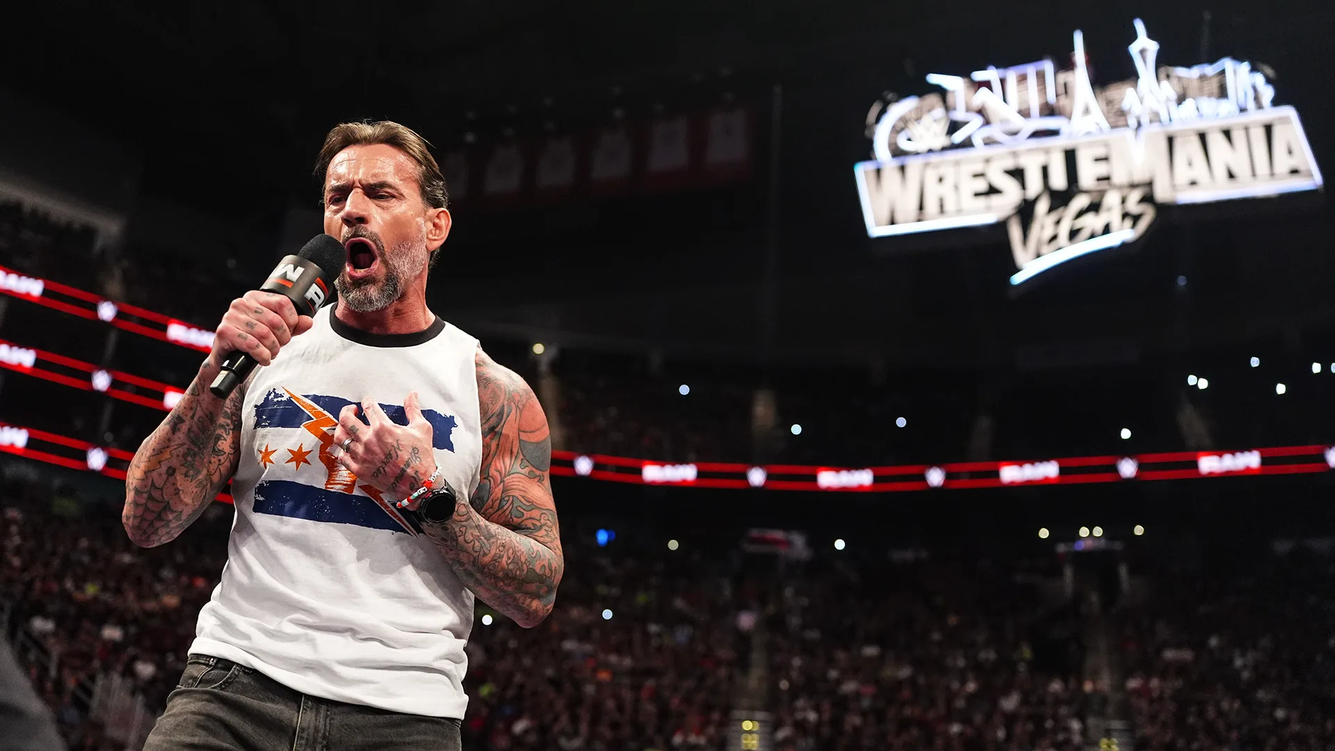 CM Punk ataca Roman Reigns, Pat McAfee e preços da WrestleMania no Raw