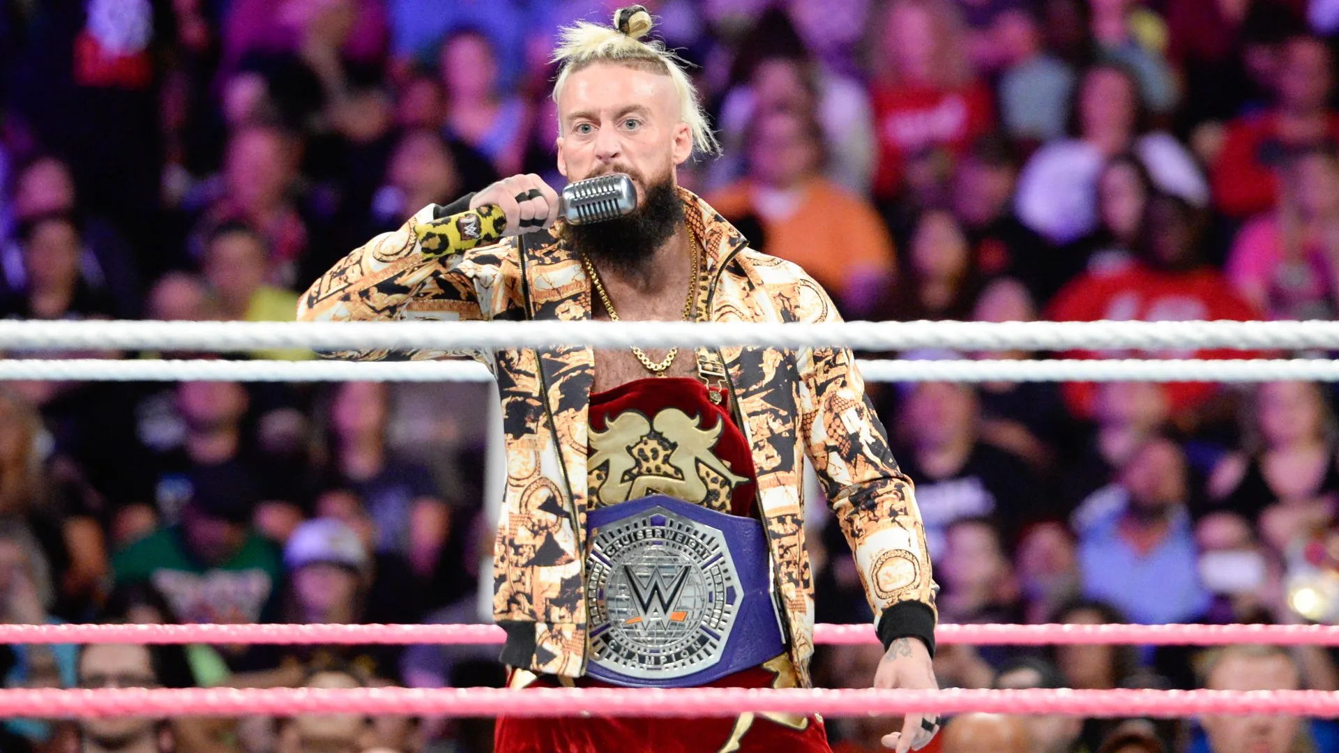 Enzo Amore é visto em instalações da WWE