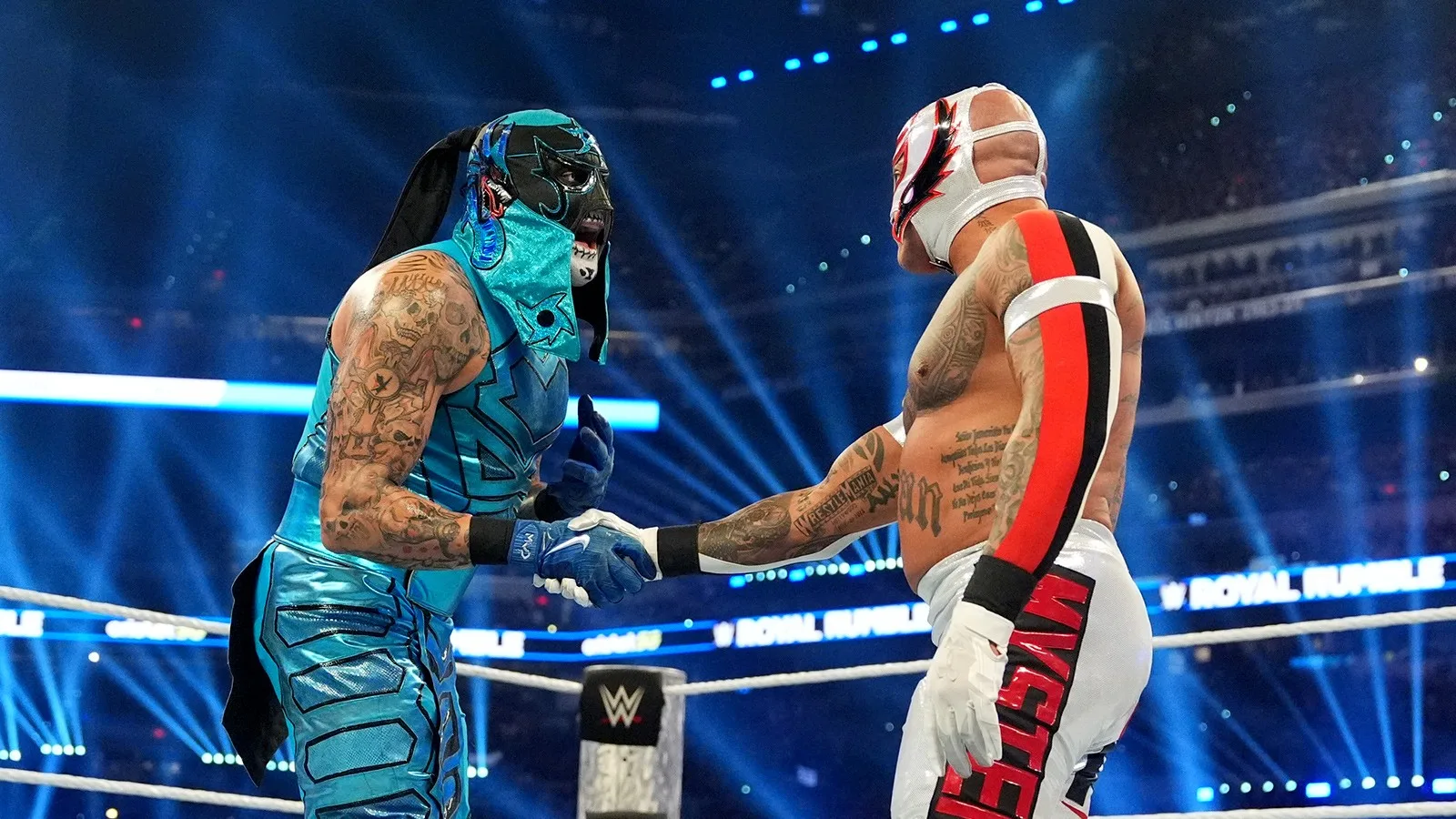 Penta e Rey Mysterio prometem combate no WWE Raw