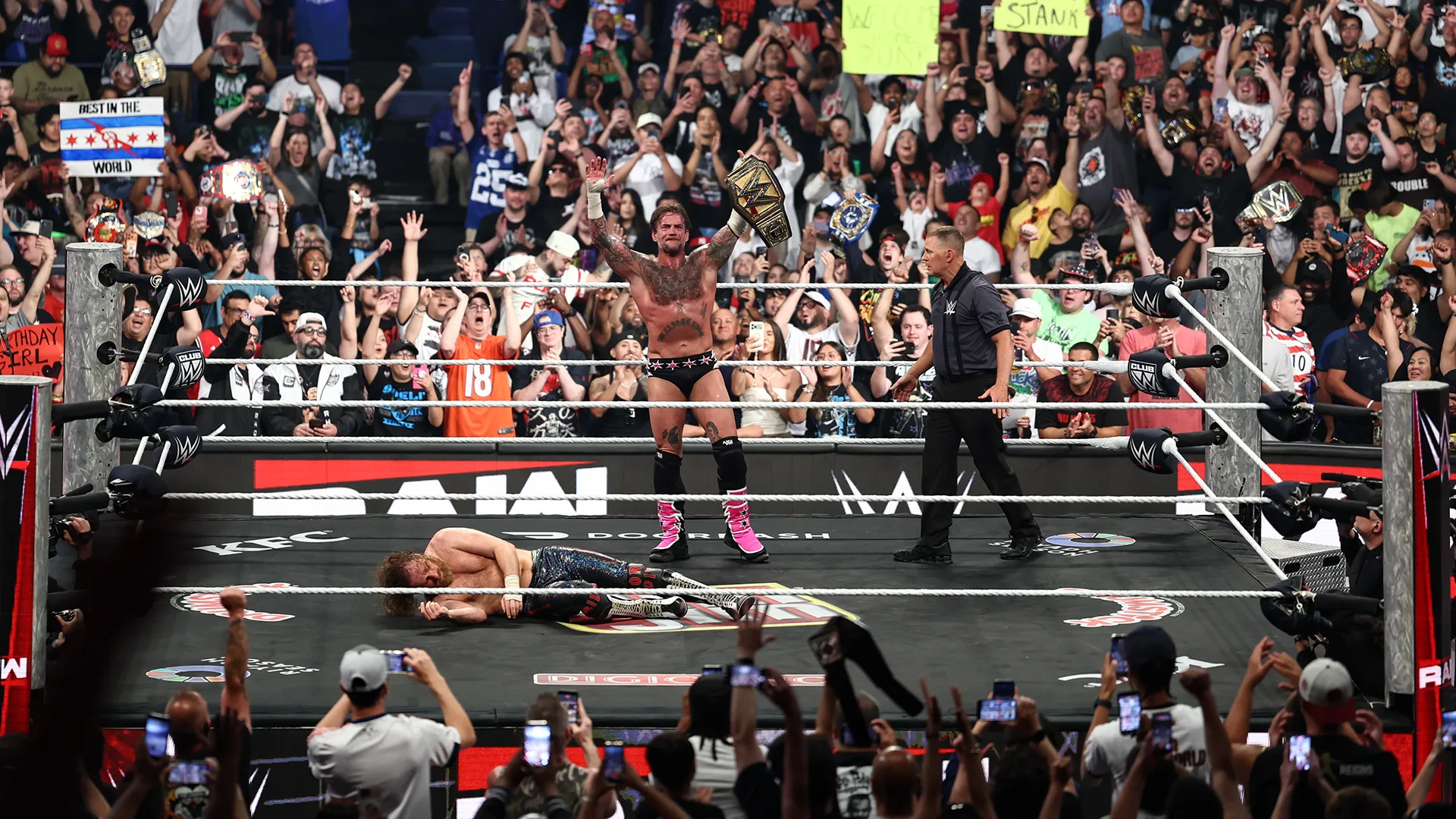 CM Punk derrota Sami Zayn e conquista o Undisputed WWE Championship no Raw